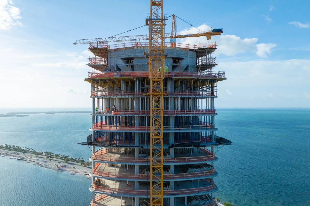 Unveiling Luxury: Una Residences, Brickell's Newest Waterfront Jewel Unveiling Luxury: Una Residences, Brickell's Newest Waterfront Jewel
